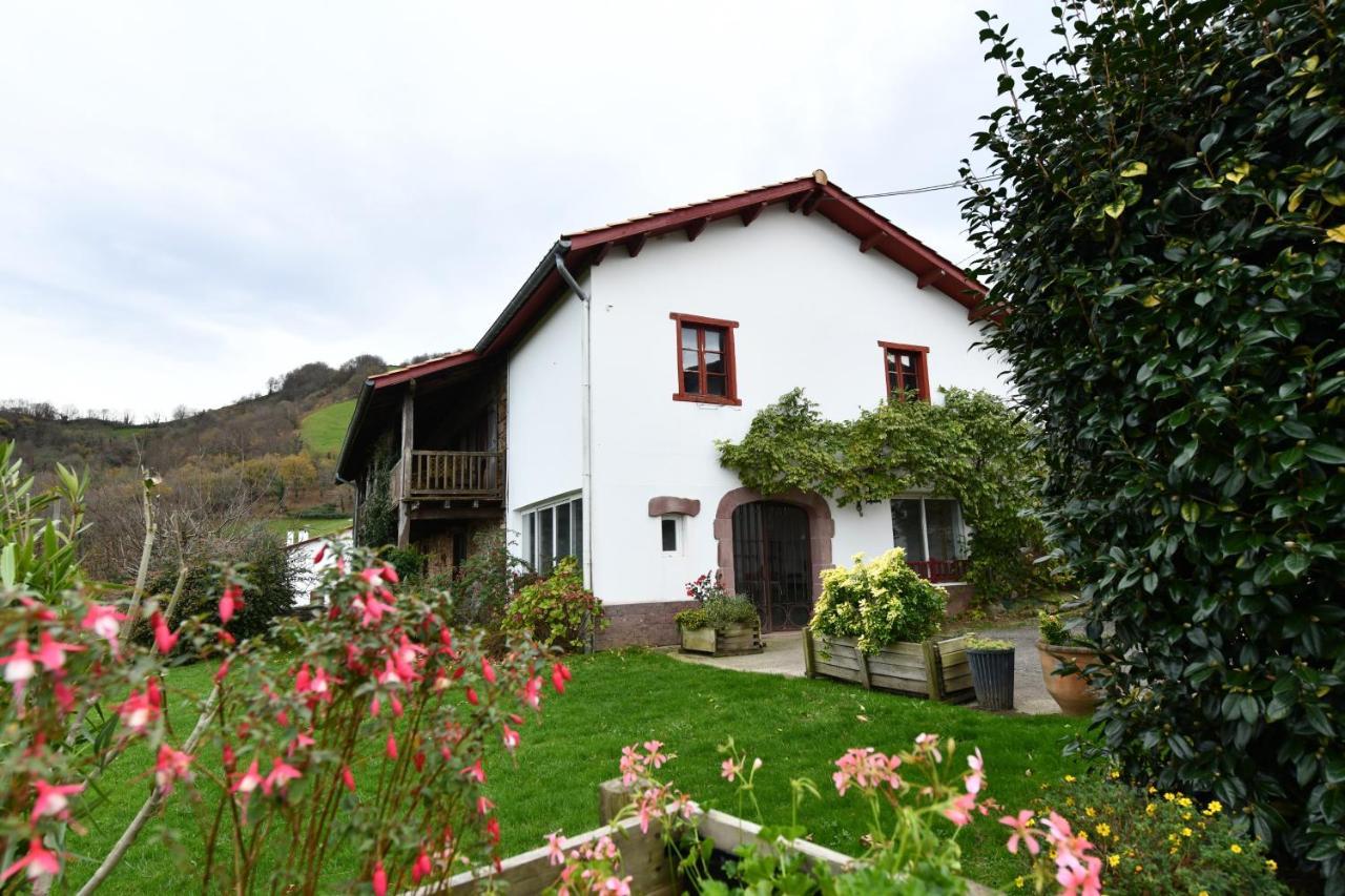 Ferme Ithurburia Saint-Michel  Екстериор снимка